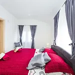 Apartment Maras