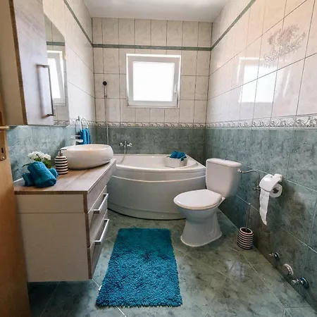 Apartment Maras *