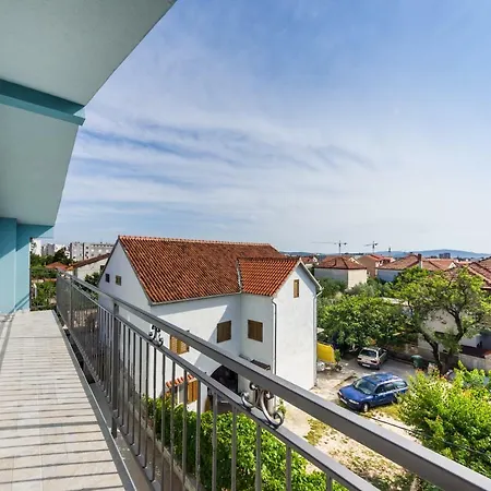 Apartment Maras *