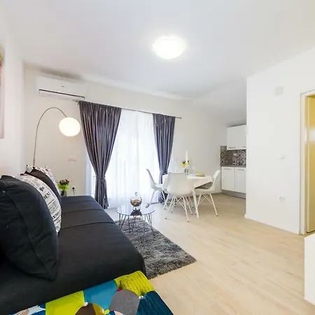 Maras Apartment *