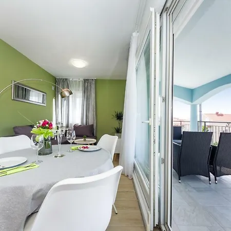 Apartment Maras *
