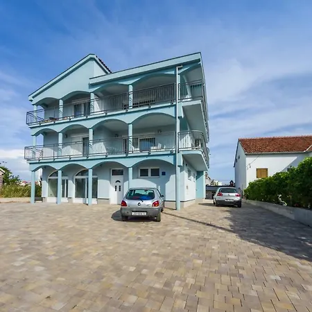 Apartment Maras