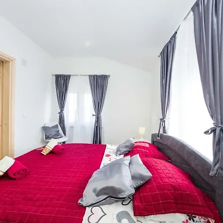 Apartment Maras