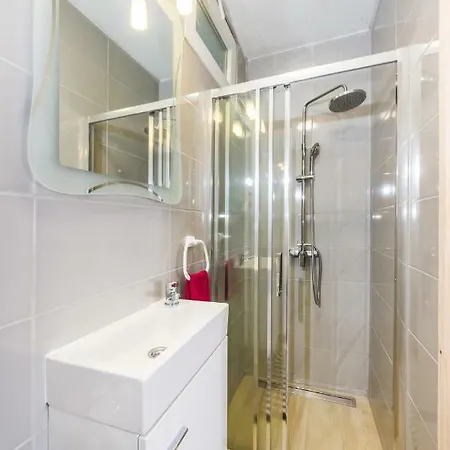 Apartment Maras