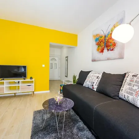 Maras Apartment *