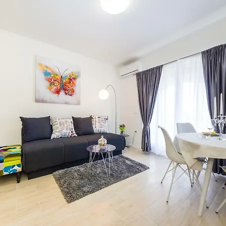 Apartment Maras *